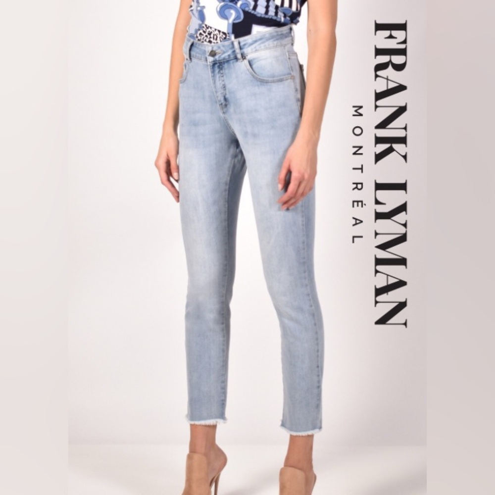 Frank Lyman Design Women's Light Blue Cropped Ankle Jeans with Raw Edge